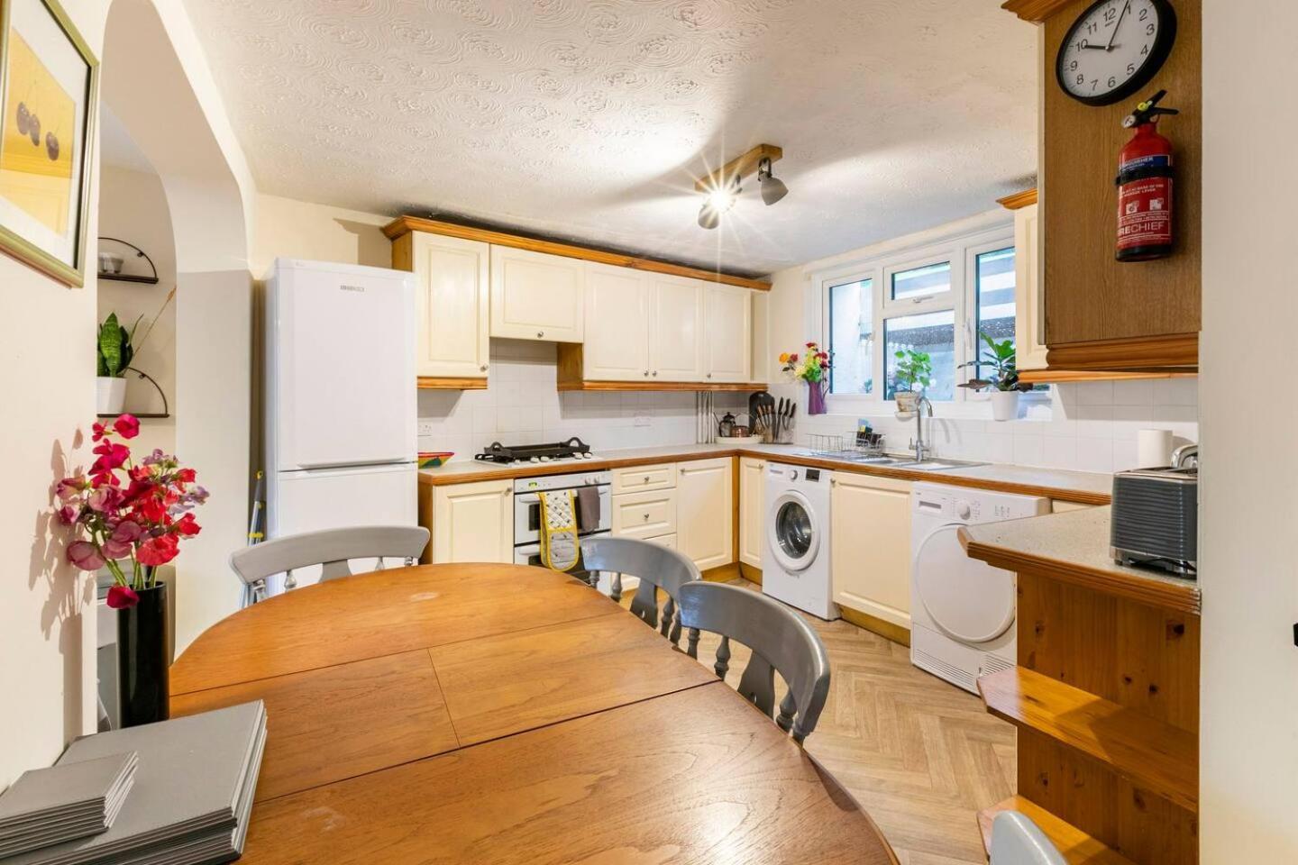 4 Bed Home 3 Mins From Harbour + Sandy Beach Folkestone Buitenkant foto