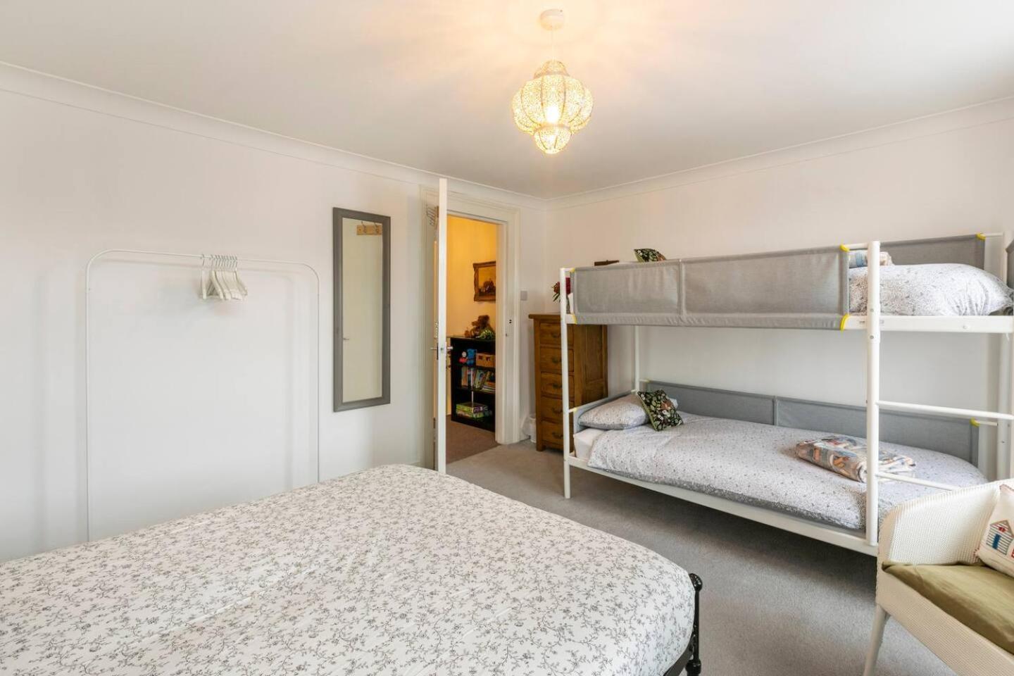 4 Bed Home 3 Mins From Harbour + Sandy Beach Folkestone Buitenkant foto