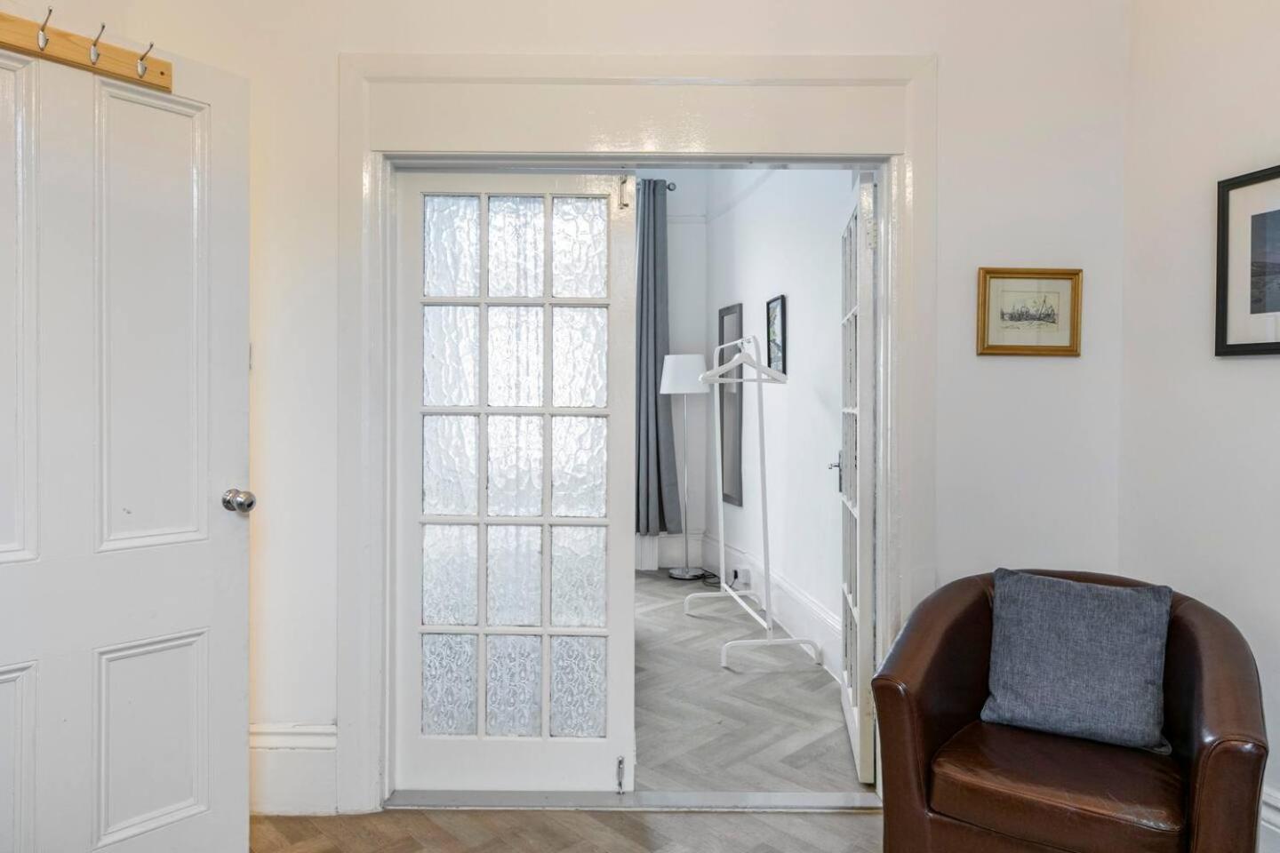 4 Bed Home 3 Mins From Harbour + Sandy Beach Folkestone Buitenkant foto