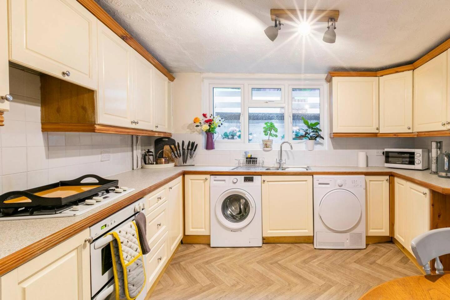 4 Bed Home 3 Mins From Harbour + Sandy Beach Folkestone Buitenkant foto